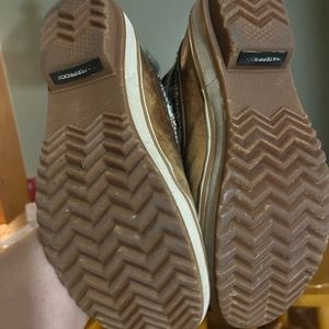 Ladies size 6.5 Sorels, put to use but still has a lot of life left.